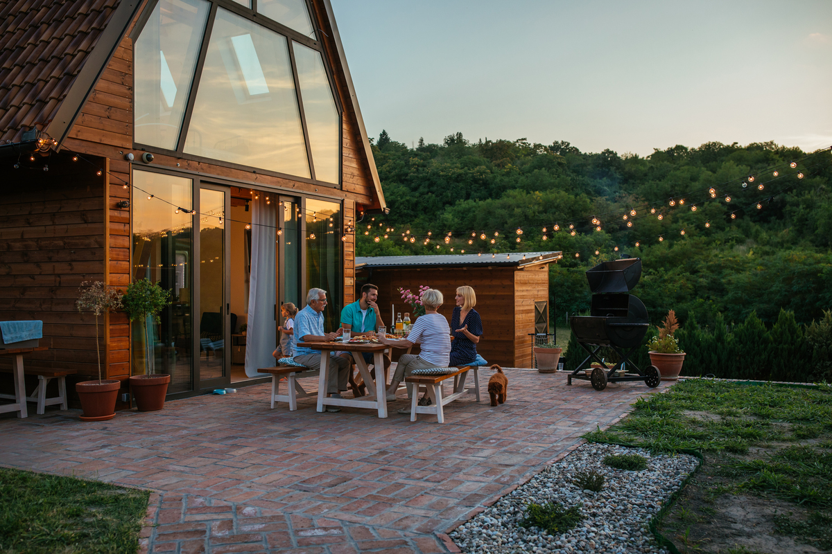 Почему аренда коттеджа выгоднее и комфортнее праздника в городе