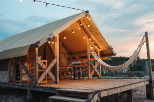 Что такое глэмпинг и почему его выбирают?